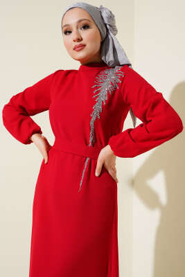 Yaka Taşlı Kuşaklı Elbise Kırmızı - Tesettür Elbise