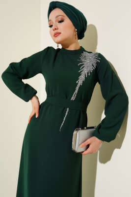 Yaka Taşlı Kuşaklı Elbise Zümrüt - Tesettür Elbise