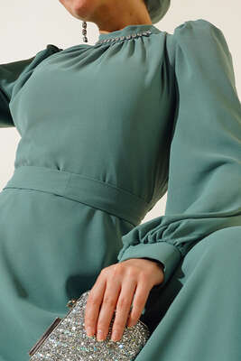 Yaka Taşlı Kuşaklı Krep Elbise Çağla Yeşili - Thumbnail