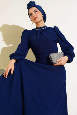 Yaka Taşlı Kuşaklı Krep Elbise Lacivert 