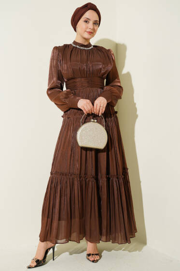 Yaka Taşlı Pileli Abiye Elbise Kahve - Elbise