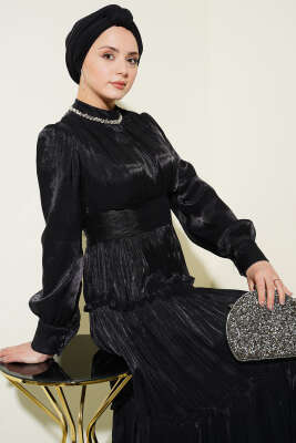 Yaka Taşlı Pileli Abiye Elbise Siyah - Elbise