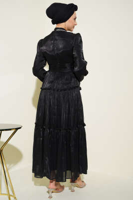 Yaka Taşlı Pileli Abiye Elbise Siyah - Elbise