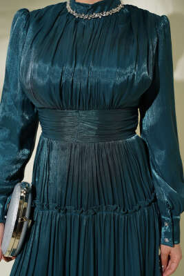 Yaka Taşlı Pileli Abiye Elbise Zümrüt - Elbise