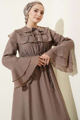 Yaka ve Bilek Fırfırlı Düğmeli Elbise Vizon - Elbise