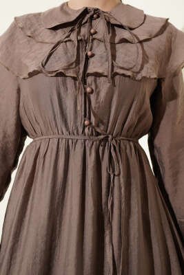 Yaka ve Bilek Fırfırlı Düğmeli Elbise Vizon - Elbise