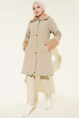 Yaka ve Bilek Kürklü Kapitone Mont Bej - MUSTİ