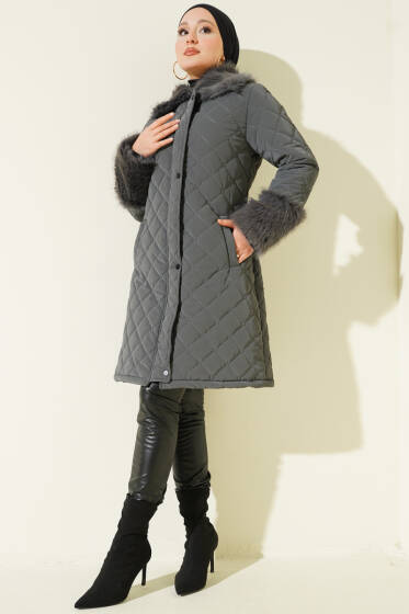 Yaka ve Bilek Kürklü Kapitone Mont Füme - Mont