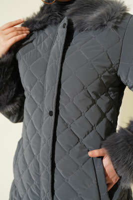 Yaka ve Bilek Kürklü Kapitone Mont Füme - Mont