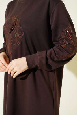 Yaka ve Kol Nakışlı Pullu Loyşa Tunik Kahve - Tunik