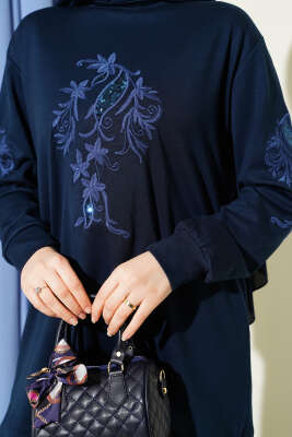 Yaka ve Kol Nakışlı Pullu Loyşa Tunik Lacivert - Tunik