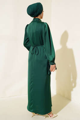 Yaka ve Kol Taşlı Saten Elbise Zümrüt - Tesettür Elbise