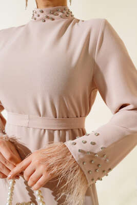 Yaka ve Manşet Taşlı Elbise Bej - Tesettür Elbise