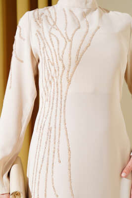 Yaka ve Omuz Taşlı Büyük Beden Krep Elbise Bej - Tesettür Elbise