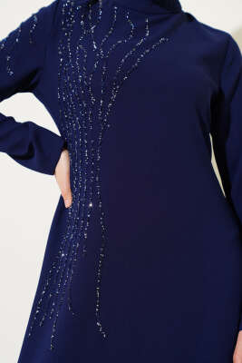 Yaka ve Omuz Taşlı Büyük Beden Krep Elbise Lacivert - Tesettür Elbise