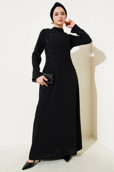Yaka ve Omuz Taşlı Büyük Beden Krep Elbise Siyah - Tesettür Elbise