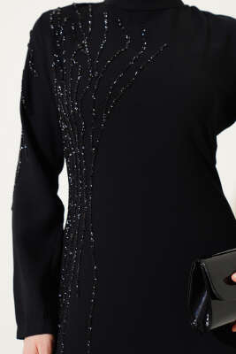 Yaka ve Omuz Taşlı Büyük Beden Krep Elbise Siyah - Tesettür Elbise