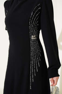 Yaka Ve Yanları Taşlı Büyük Beden Elbise Siyah - Tesettür Elbise