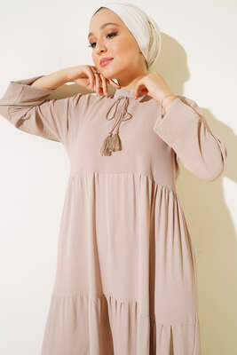 Yakası Bağcıklı Kat Kat Elbise Bej - Tesettür Elbise