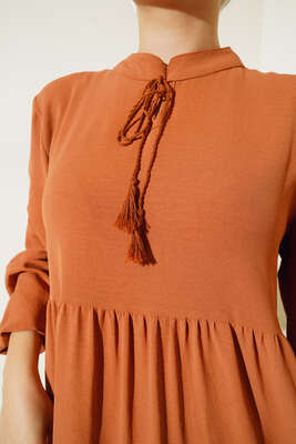 Yakası Bağcıklı Kat Kat Elbise Camel - Tesettür Elbise