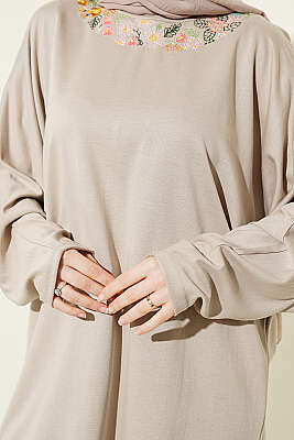 Yakası Çiçek Nakışlı Loyşa Tunik Bej - Tunik