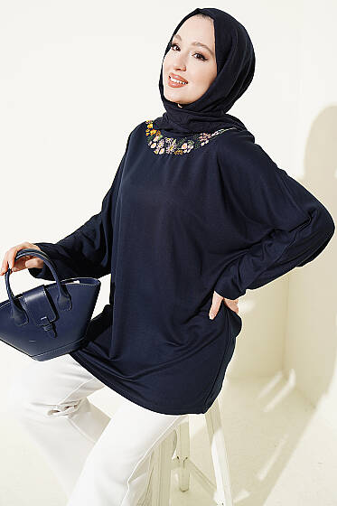 Yakası Çiçek Nakışlı Loyşa Tunik Lacivert - Tunik
