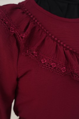 Yakası Dantel Detaylı Kemerli Bordo Elbise - Tesettür Elbise