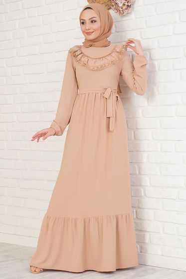 Yakası Dantel Detaylı Kemerli Latte Elbise - Tesettür Elbise
