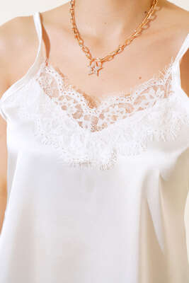 Yakası Dantelli Askılı Saten Bluz Ekru - Kadın Giyim Modelleri