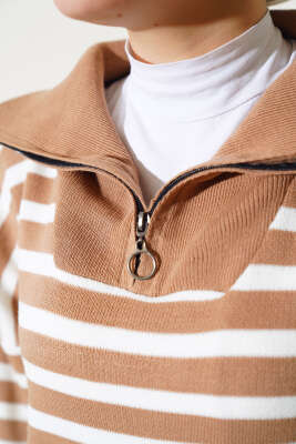 Yakası Fermuarlı Çizgili Triko İkili Takım Büsküvi - Triko İkili Takım