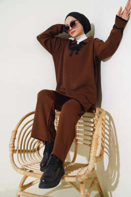 Yakası Fiyonklu Triko İkili Takım Kahve 