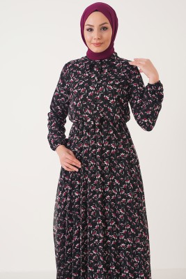 Yakası Fularlı Çiçek Desenli Siyah Piliseli Şifon Elbise - Thumbnail