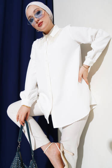 Yakası İnci Sallantılı Gömlek Ekru - Gömlek