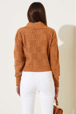 Yakası İnci Süslemeli Delikli Kazak Bisküvi - Kadın Giyim Modelleri