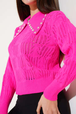 Yakası İnci Süslemeli Delikli Kazak Fuşya - Kadın Giyim Modelleri