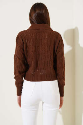 Yakası İnci Süslemeli Delikli Kazak Kahve - Kadın Giyim Modelleri