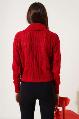 Yakası İnci Süslemeli Delikli Kazak Kırmızı - Kadın Giyim Modelleri