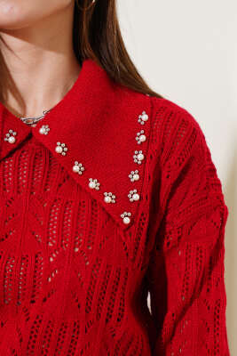 Yakası İnci Süslemeli Delikli Kazak Kırmızı - Kadın Giyim Modelleri