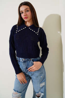 Yakası İnci Süslemeli Delikli Kazak Lacivert 