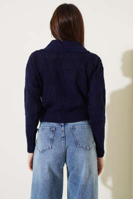 Yakası İnci Süslemeli Delikli Kazak Lacivert - Kadın Giyim Modelleri