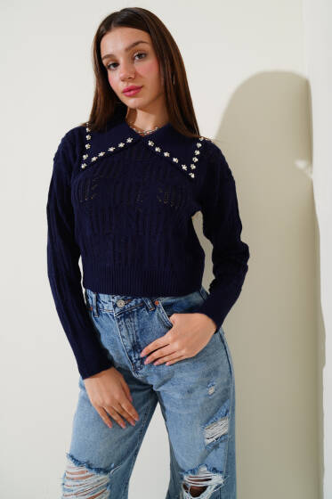 Yakası İnci Süslemeli Delikli Kazak Lacivert - Yeni Giyim