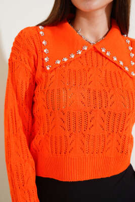 Yakası İnci Süslemeli Delikli Kazak Oranj - Kadın Giyim Modelleri