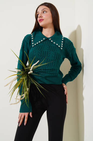 Yakası İnci Süslemeli Delikli Kazak Zümrüt - Yeni Giyim