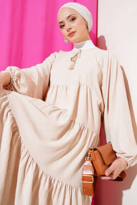 Yakası İpli Kat Model Elbise Bej - Tesettür Elbise