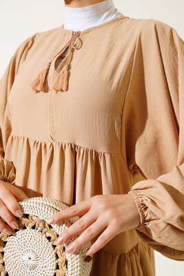 Yakası İpli Kat Model Elbise Latte - Tesettür Elbise