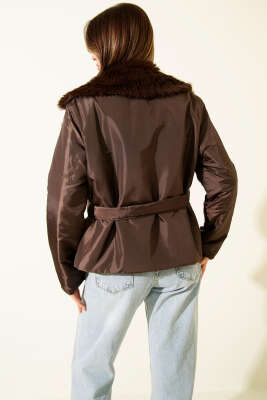 Yakası Kürklü Kuşaklı Kısa Mont Kahve - Kadın Giyim Modelleri