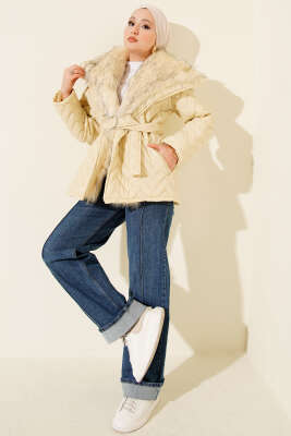 Yakası Kürklü Parlak Mont Krem - Mont