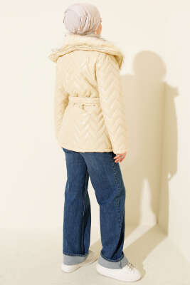 Yakası Kürklü Parlak Mont Krem - Mont