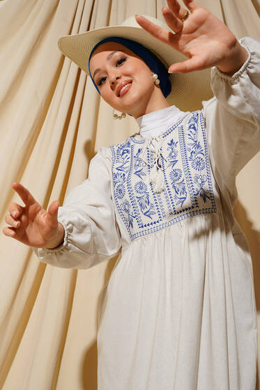 Yakası Nakış İşlemeli Keten Elbise Saks - Tesettür Elbise