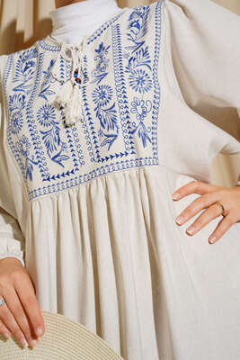 Yakası Nakış İşlemeli Keten Elbise Saks - Tesettür Elbise